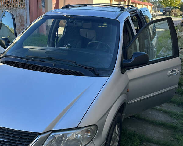 Крайслер Вояджер 2003 в Николаеве на Automoto.ua Серый Крайслер Вояджер, объемом двигателя 2.5 л и пробегом 380 тыс. км за 5200 $, фото 2 на Automoto.ua