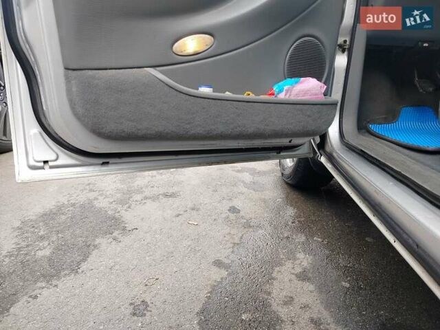 Серый Крайслер Вояджер, объемом двигателя 2.5 л и пробегом 340 тыс. км за 3200 $, фото 10 на Automoto.ua