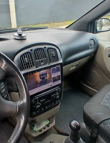 Крайслер Вояджер 2003 в Николаеве на Automoto.ua Серый Крайслер Вояджер, объемом двигателя 2.5 л и пробегом 380 тыс. км за 5200 $, фото 8 на Automoto.ua