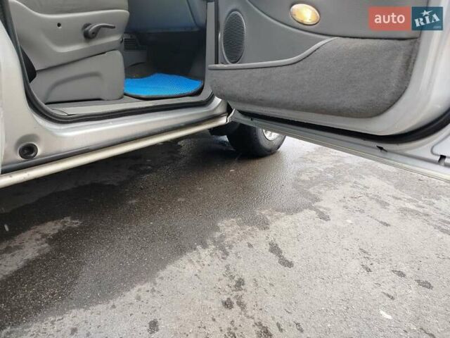 Серый Крайслер Вояджер, объемом двигателя 2.5 л и пробегом 340 тыс. км за 3200 $, фото 16 на Automoto.ua