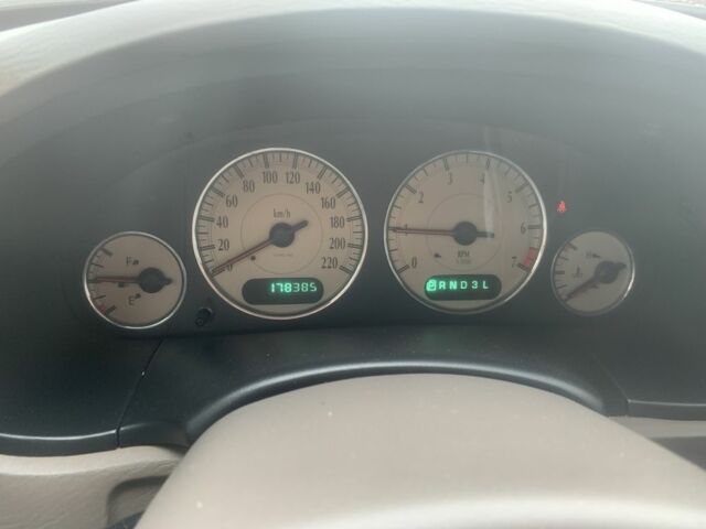 Серый Крайслер Вояджер, объемом двигателя 2.4 л и пробегом 176 тыс. км за 5600 $, фото 12 на Automoto.ua