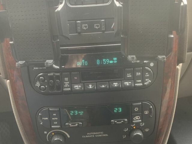 Серый Крайслер Вояджер, объемом двигателя 2.4 л и пробегом 176 тыс. км за 5600 $, фото 11 на Automoto.ua