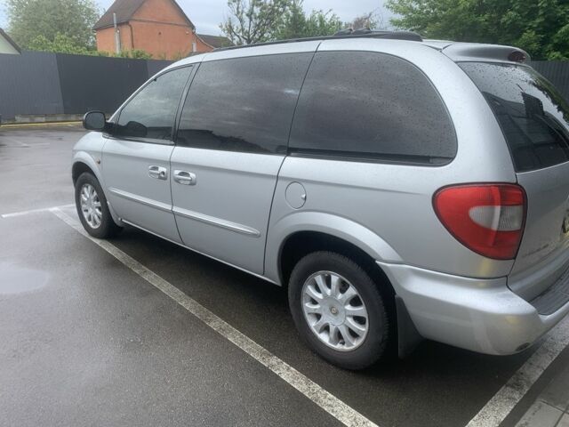 Серый Крайслер Вояджер, объемом двигателя 2.4 л и пробегом 176 тыс. км за 5600 $, фото 3 на Automoto.ua