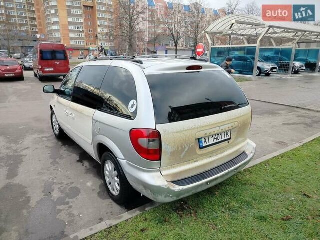 Серый Крайслер Вояджер, объемом двигателя 2.5 л и пробегом 340 тыс. км за 3200 $, фото 2 на Automoto.ua