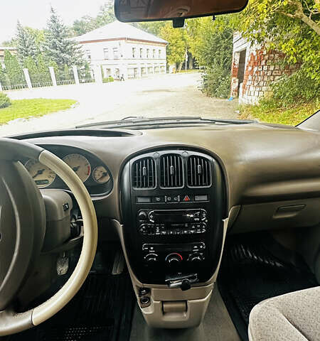 Сірий Крайслер Voyager, об'ємом двигуна 2.5 л та пробігом 395 тис. км за 2300 $, фото 15 на Automoto.ua