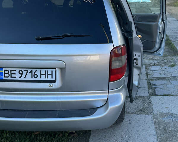 Серый Крайслер Вояджер, объемом двигателя 2.5 л и пробегом 380 тыс. км за 5200 $, фото 6 на Automoto.ua