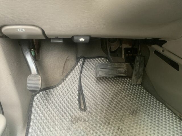 Серый Крайслер Вояджер, объемом двигателя 2.4 л и пробегом 176 тыс. км за 5600 $, фото 6 на Automoto.ua