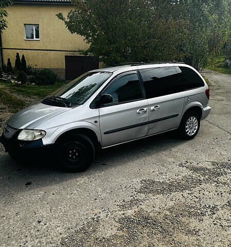 Сірий Крайслер Voyager, об'ємом двигуна 2.5 л та пробігом 395 тис. км за 2300 $, фото 2 на Automoto.ua