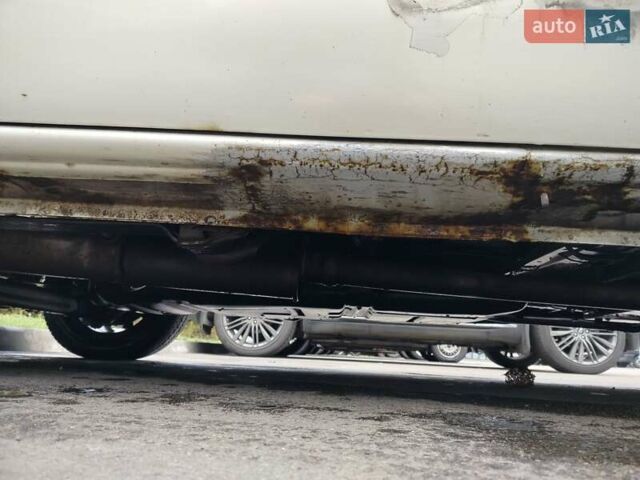 Серый Крайслер Вояджер, объемом двигателя 2.5 л и пробегом 340 тыс. км за 3200 $, фото 18 на Automoto.ua