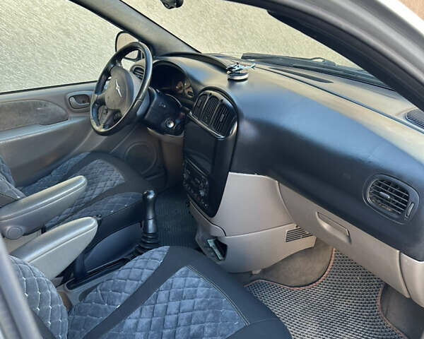 Крайслер Вояджер 2003 в Николаеве на Automoto.ua Серый Крайслер Вояджер, объемом двигателя 2.5 л и пробегом 380 тыс. км за 5200 $, фото 1 на Automoto.ua