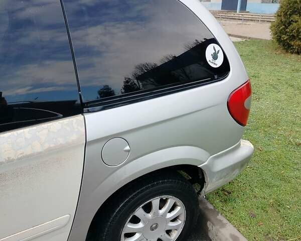 Серый Крайслер Вояджер, объемом двигателя 2.5 л и пробегом 340 тыс. км за 3200 $, фото 8 на Automoto.ua