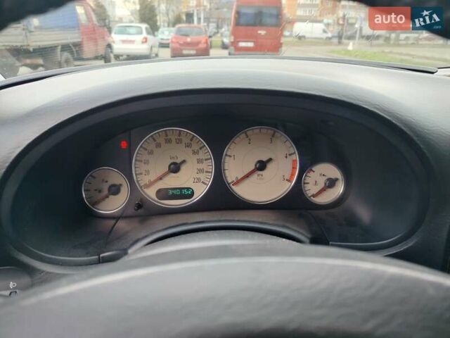 Серый Крайслер Вояджер, объемом двигателя 2.5 л и пробегом 340 тыс. км за 3200 $, фото 12 на Automoto.ua
