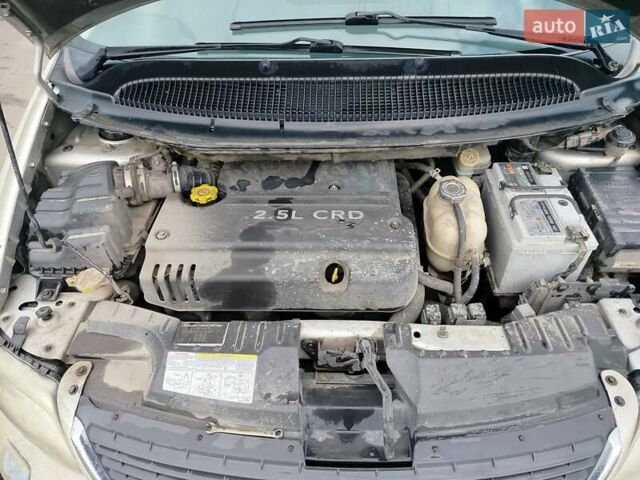 Серый Крайслер Вояджер, объемом двигателя 2.5 л и пробегом 340 тыс. км за 3200 $, фото 19 на Automoto.ua