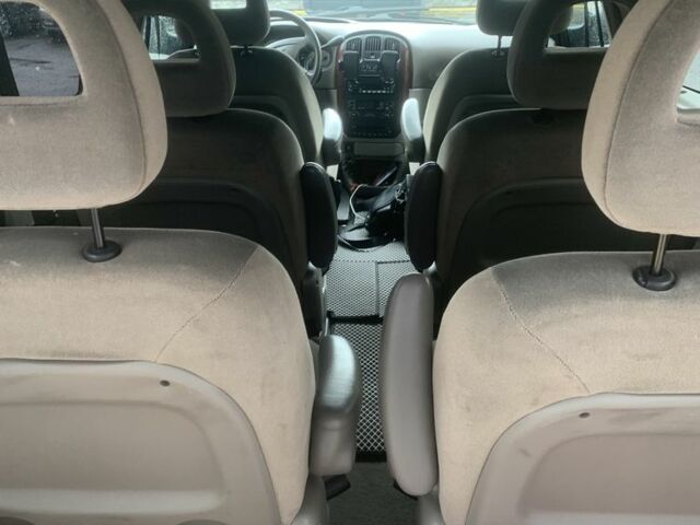 Серый Крайслер Вояджер, объемом двигателя 2.4 л и пробегом 176 тыс. км за 5600 $, фото 5 на Automoto.ua