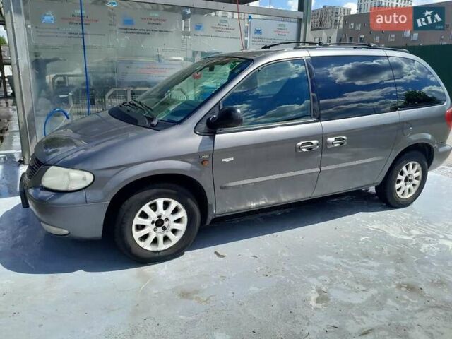 Сірий Крайслер Voyager, об'ємом двигуна 2.5 л та пробігом 230 тис. км за 5600 $, фото 4 на Automoto.ua