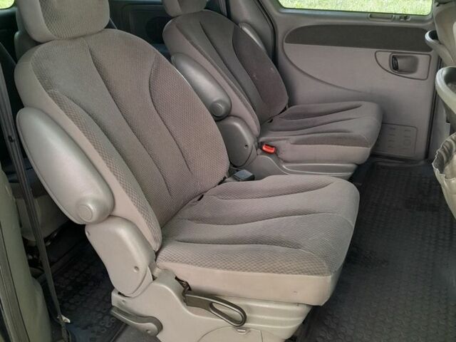 Серый Крайслер Вояджер, объемом двигателя 2.5 л и пробегом 490 тыс. км за 5300 $, фото 8 на Automoto.ua