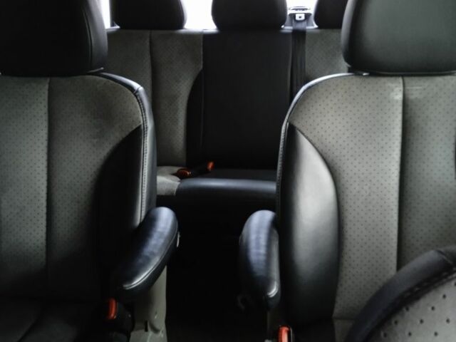 Серый Крайслер Вояджер, объемом двигателя 2.5 л и пробегом 295 тыс. км за 3542 $, фото 6 на Automoto.ua