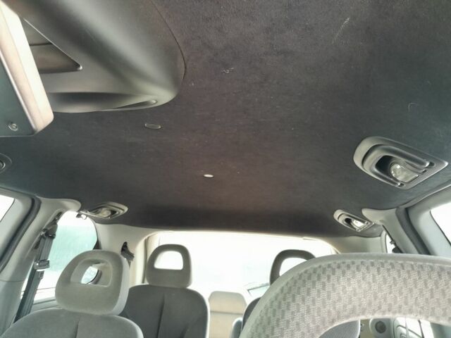 Серый Крайслер Вояджер, объемом двигателя 2.5 л и пробегом 490 тыс. км за 5300 $, фото 6 на Automoto.ua