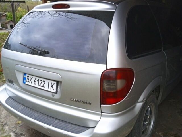 Серый Крайслер Вояджер, объемом двигателя 2.5 л и пробегом 295 тыс. км за 3542 $, фото 4 на Automoto.ua