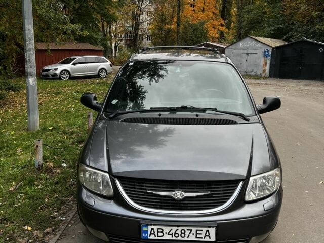 Серый Крайслер Вояджер, объемом двигателя 2.5 л и пробегом 490 тыс. км за 5300 $, фото 1 на Automoto.ua