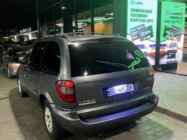 Серый Крайслер Вояджер, объемом двигателя 2.5 л и пробегом 490 тыс. км за 5300 $, фото 2 на Automoto.ua