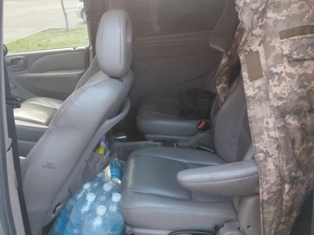 Серый Крайслер Вояджер, объемом двигателя 2.5 л и пробегом 250 тыс. км за 1656 $, фото 8 на Automoto.ua