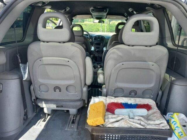 Серый Крайслер Вояджер, объемом двигателя 2.5 л и пробегом 490 тыс. км за 5300 $, фото 9 на Automoto.ua