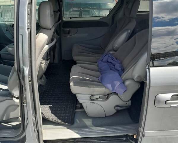 Сірий Крайслер Voyager, об'ємом двигуна 2.5 л та пробігом 230 тис. км за 5600 $, фото 8 на Automoto.ua