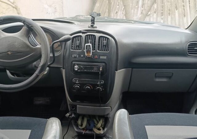 Крайслер Вояджер 2005 в Краматорске на Automoto.ua Серый Крайслер Вояджер, объемом двигателя 2.8 л и пробегом 340 тыс. км за 3100 $, фото 3 на Automoto.ua