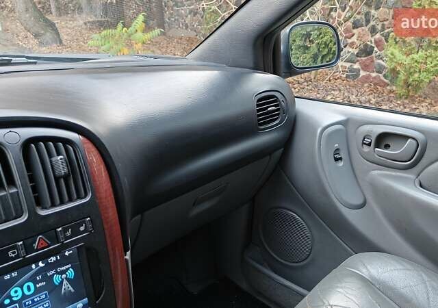 Сірий Крайслер Voyager, об'ємом двигуна 2.78 л та пробігом 280 тис. км за 4100 $, фото 17 на Automoto.ua