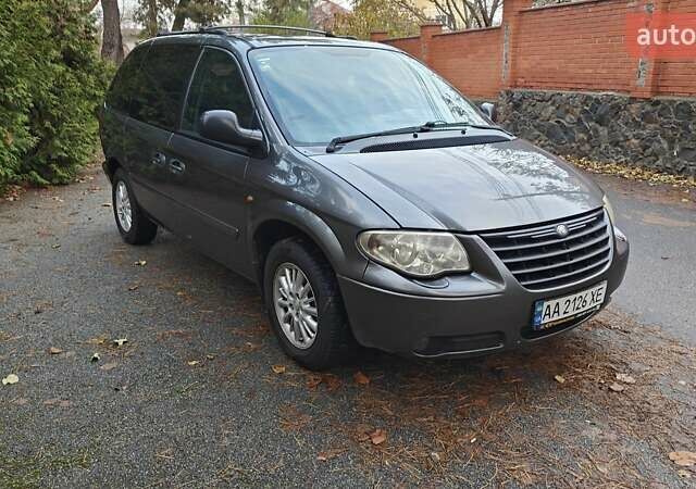 Сірий Крайслер Voyager, об'ємом двигуна 2.78 л та пробігом 280 тис. км за 4100 $, фото 3 на Automoto.ua