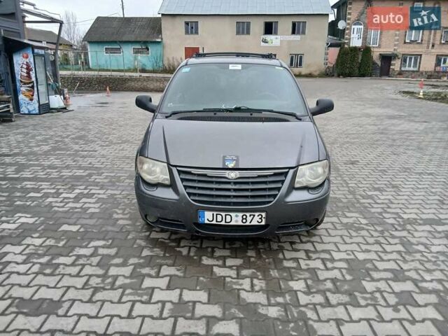 Серый Крайслер Вояджер, объемом двигателя 2.8 л и пробегом 231 тыс. км за 1350 $, фото 9 на Automoto.ua