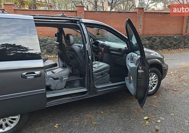 Сірий Крайслер Voyager, об'ємом двигуна 2.78 л та пробігом 280 тис. км за 4100 $, фото 12 на Automoto.ua