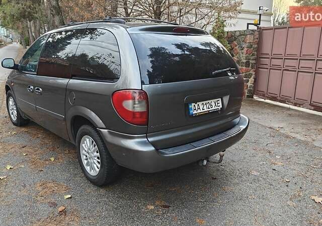 Сірий Крайслер Voyager, об'ємом двигуна 2.78 л та пробігом 280 тис. км за 4100 $, фото 9 на Automoto.ua