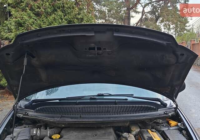 Сірий Крайслер Voyager, об'ємом двигуна 2.78 л та пробігом 280 тис. км за 4100 $, фото 30 на Automoto.ua