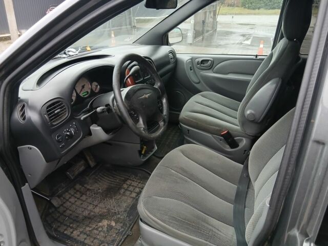 Сірий Крайслер Voyager, об'ємом двигуна 0 л та пробігом 234 тис. км за 1565 $, фото 6 на Automoto.ua