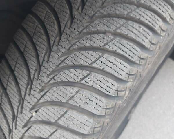 Серый Крайслер Вояджер, объемом двигателя 2.8 л и пробегом 477 тыс. км за 4500 $, фото 3 на Automoto.ua