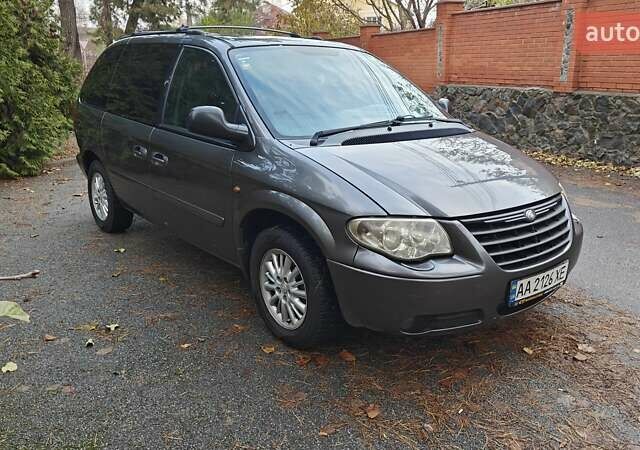 Сірий Крайслер Voyager, об'ємом двигуна 2.78 л та пробігом 280 тис. км за 4100 $, фото 6 на Automoto.ua