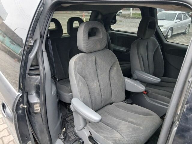 Сірий Крайслер Voyager, об'ємом двигуна 0 л та пробігом 234 тис. км за 1565 $, фото 7 на Automoto.ua