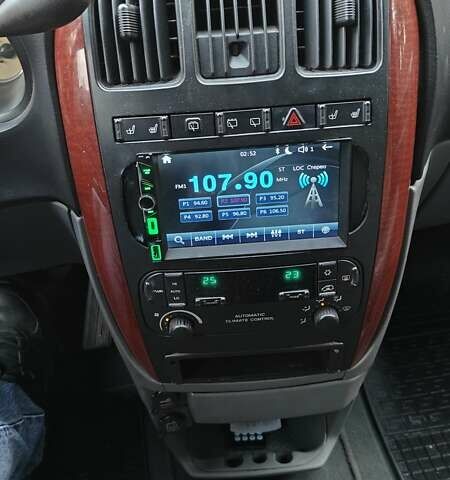 Сірий Крайслер Voyager, об'ємом двигуна 2.78 л та пробігом 280 тис. км за 4100 $, фото 16 на Automoto.ua