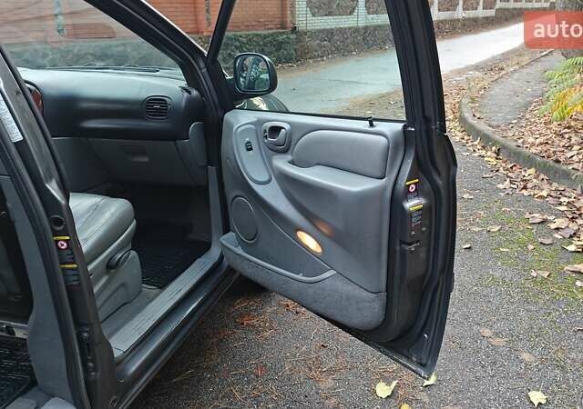 Сірий Крайслер Voyager, об'ємом двигуна 2.78 л та пробігом 280 тис. км за 4100 $, фото 23 на Automoto.ua