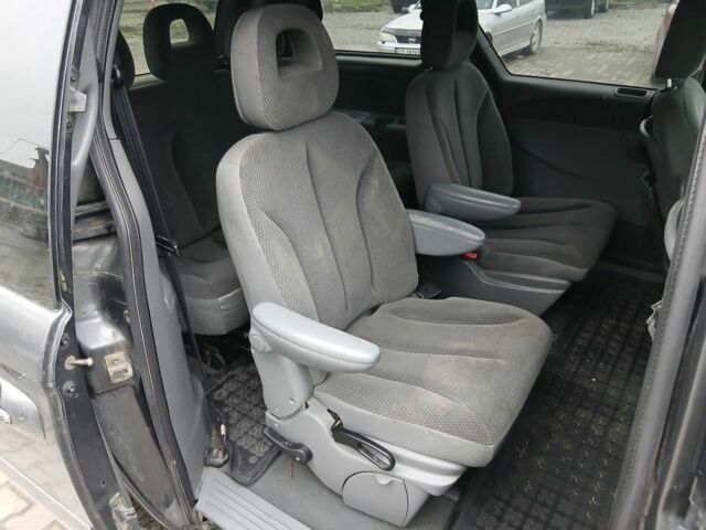 Сірий Крайслер Voyager, об'ємом двигуна 0 л та пробігом 234 тис. км за 1565 $, фото 10 на Automoto.ua