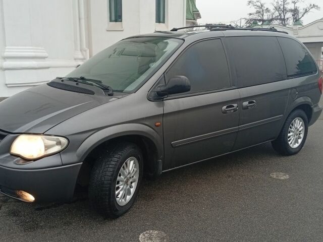 Сірий Крайслер Voyager, об'ємом двигуна 2.8 л та пробігом 355 тис. км за 5323 $, фото 2 на Automoto.ua