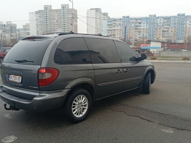 Сірий Крайслер Voyager, об'ємом двигуна 2.8 л та пробігом 355 тис. км за 5323 $, фото 4 на Automoto.ua