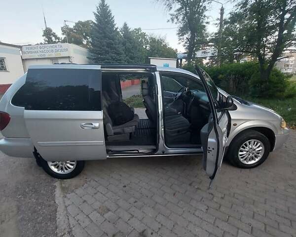 Серый Крайслер Вояджер, объемом двигателя 2.78 л и пробегом 250 тыс. км за 5900 $, фото 7 на Automoto.ua