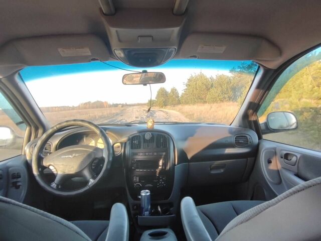 Сірий Крайслер Voyager, об'ємом двигуна 2.8 л та пробігом 400 тис. км за 5300 $, фото 5 на Automoto.ua