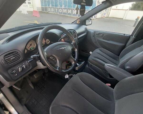 Серый Крайслер Вояджер, объемом двигателя 2.78 л и пробегом 250 тыс. км за 5900 $, фото 17 на Automoto.ua