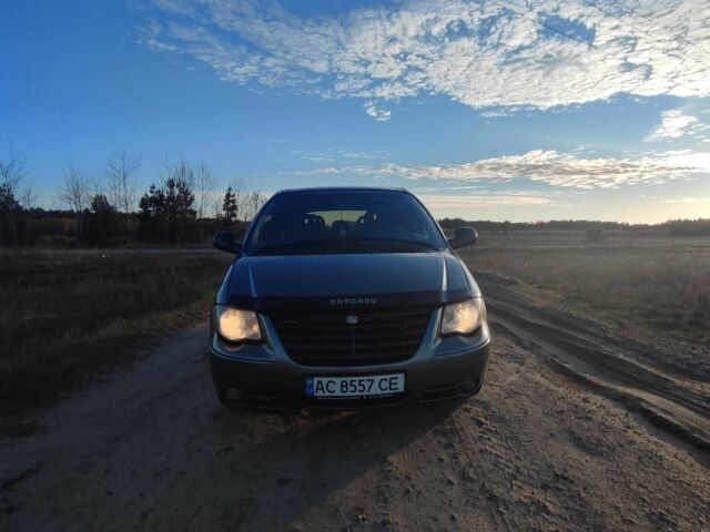 Сірий Крайслер Voyager, об'ємом двигуна 2.8 л та пробігом 400 тис. км за 5300 $, фото 4 на Automoto.ua