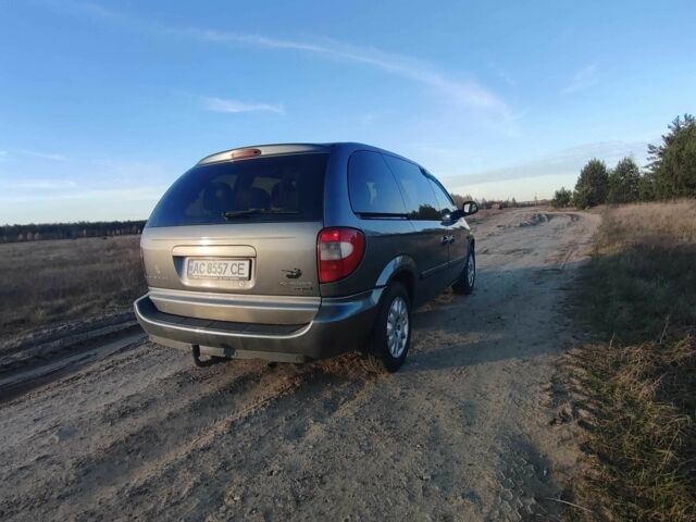 Сірий Крайслер Voyager, об'ємом двигуна 2.8 л та пробігом 400 тис. км за 5300 $, фото 2 на Automoto.ua