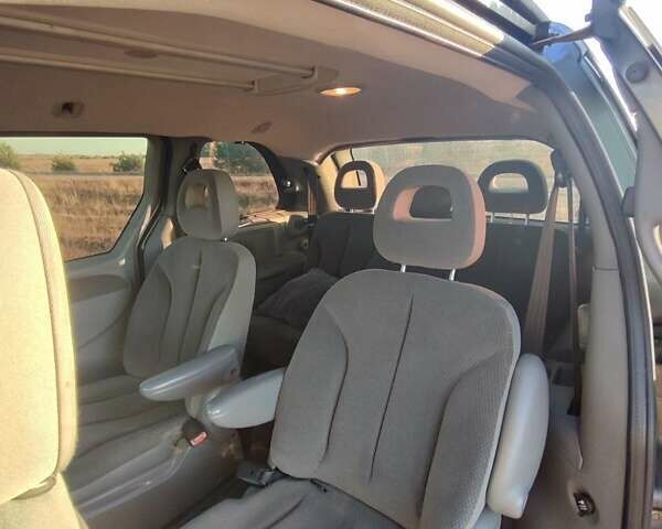 Сірий Крайслер Voyager, об'ємом двигуна 2.78 л та пробігом 405 тис. км за 4800 $, фото 6 на Automoto.ua